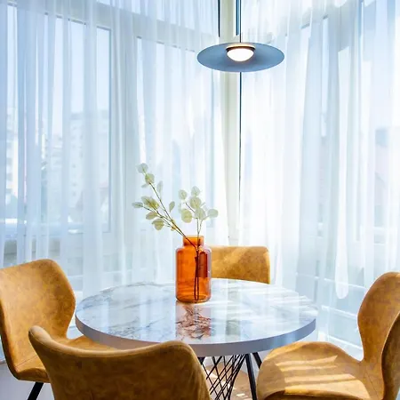 Apartment Prestige At Komuna E Parisit *